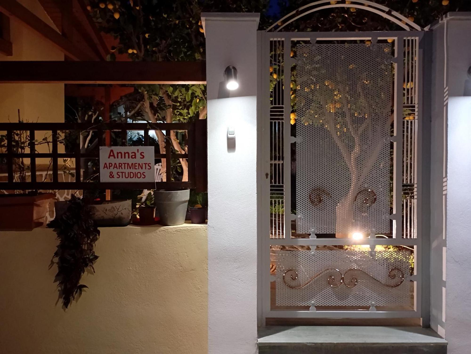 Anna's And Apartment *